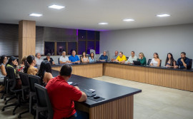 Governador Laurez Moreira transfere gabinete para sede da SES/TO onde despacha com secretariado e equipe técnica para monitorar de perto a situação da saúde no Tocantins
