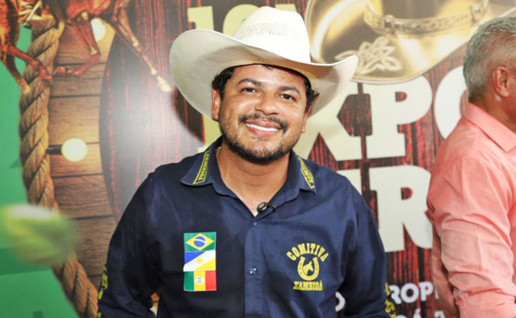 Governador Laurez Moreira participa de cavalgada que abre a 16ª Exposição Agropecuária de Xambioá