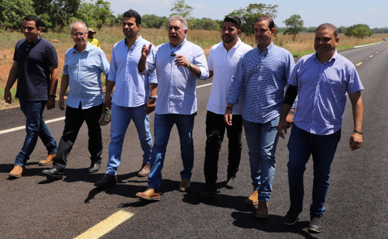Em Gurupi, governador Laurez Moreira entrega pavimentação do Trevo da Praia e assina Ordem de Serviço para novo projeto de infraestrutura na região