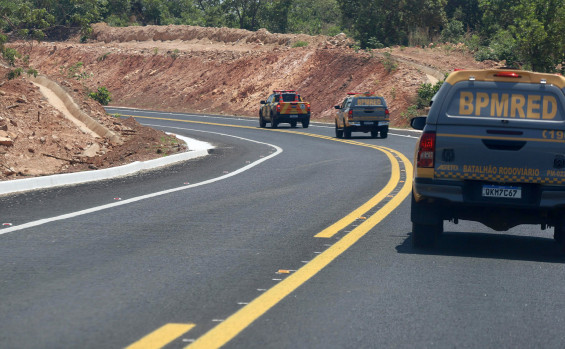 Em Gurupi, governador Laurez Moreira entrega pavimentação do Trevo da Praia e assina Ordem de Serviço para novo projeto de infraestrutura na região