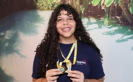 Governador Laurez Moreira recebe estudantes de Palmas premiadas com medalha de ouro na Olimpíada Brasileira de Foguetes