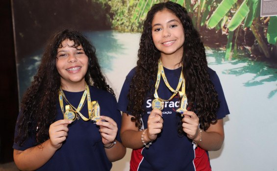 Governador Laurez Moreira recebe estudantes de Palmas premiadas com medalha de ouro na Olimpíada Brasileira de Foguetes