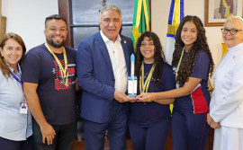 Governador Laurez Moreira recebe estudantes de Palmas premiadas com medalha de ouro na Olimpíada Brasileira de Foguetes