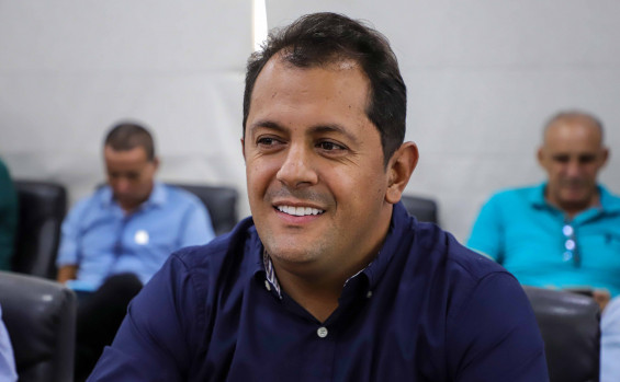 Governador Laurez Moreira regulariza convênios pendentes do programa Tocando em Frente e libera novos repasses para 16 municípios