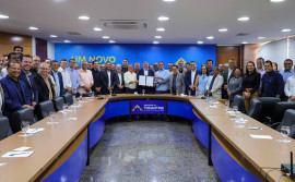 Governador Laurez Moreira regulariza convênios pendentes do programa Tocando em Frente e libera novos repasses para 16 municípios