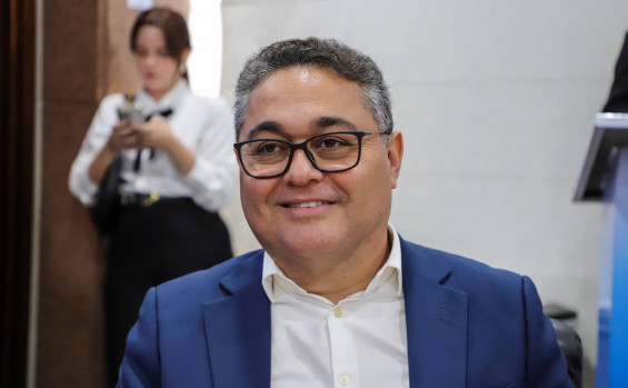 Governador Laurez Moreira regulariza convênios pendentes do programa Tocando em Frente e libera novos repasses para 16 municípios