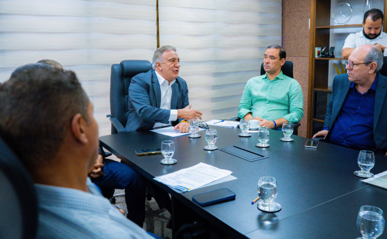 Governador Laurez Moreira recebe prefeitos do Jalapão e anuncia projeto da TO-110 para interligar o Tocantins ao Maranhão