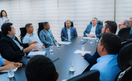 Governador Laurez Moreira recebe prefeitos do Jalapão e anuncia projeto da TO-110 para interligar o Tocantins ao Maranhão