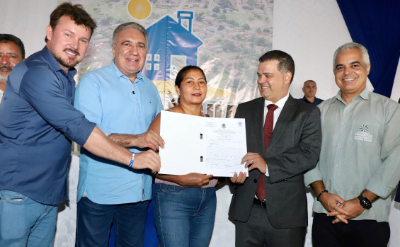 Em Campos Lindos, governador Laurez Moreira reforça importância de ação integrada para acesso a serviços essenciais e fortalecimento econômico