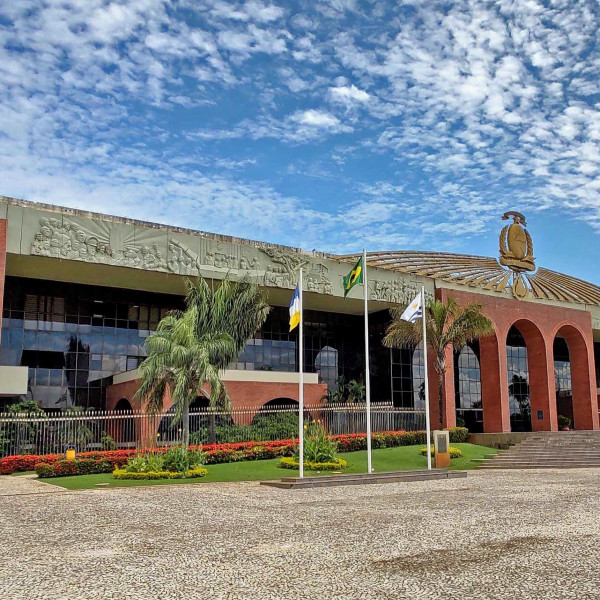 Governador Laurez Moreira sanciona Lei que amplia isenção de IPVA para a aquisição de veículos elétricos e híbridos