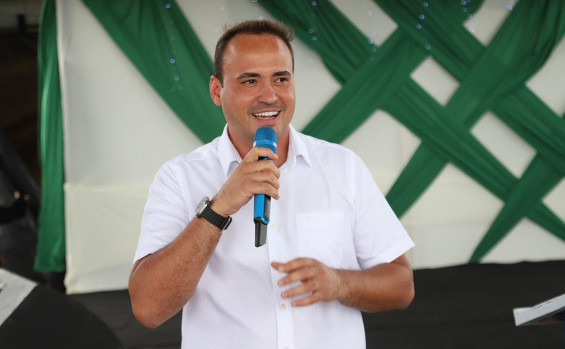 Governador Laurez Moreira anuncia retomada das obras da TO-262 e TO-040 durante entrega de obras estruturantes em Pindorama