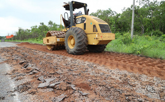 Governador Laurez Moreira anuncia retomada das obras da TO-262 e TO-040 durante entrega de obras estruturantes em Pindorama