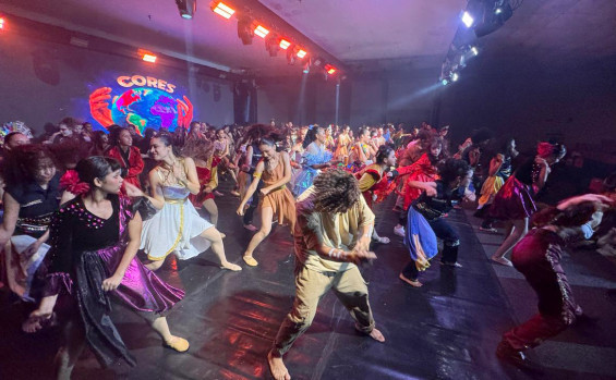 Encerramento do Balé Popular do Tocantins encantou o público com o espetáculo Cores do Mundo em apresentações de fim de ano