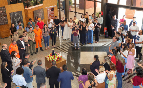 Fé e devoção marcam a passagem da imagem peregrina de Nossa Senhora Aparecida pelo Palácio Araguaia