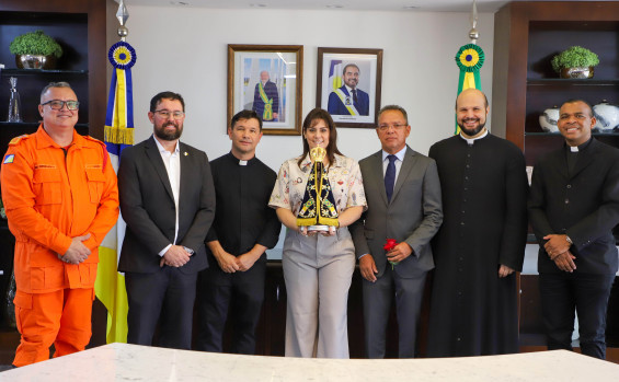 Fé e devoção marcam a passagem da imagem peregrina de Nossa Senhora Aparecida pelo Palácio Araguaia
