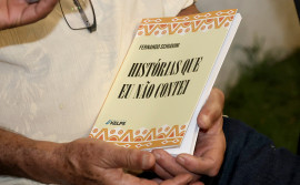 Em noite de celebração, livro “Histórias que eu não contei” é lançado em Taquaruçu
