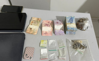 Operação Pó na Régua: Em Palmeirante, Polícia Civil apreende drogas, arma de fogo e captura duas pessoas por tráfico de drogas