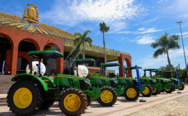 Governador Wanderlei Barbosa entrega tratores para escolas agrícolas e fortalece a qualificação técnica e prática de mais de 1,3 mil estudantes