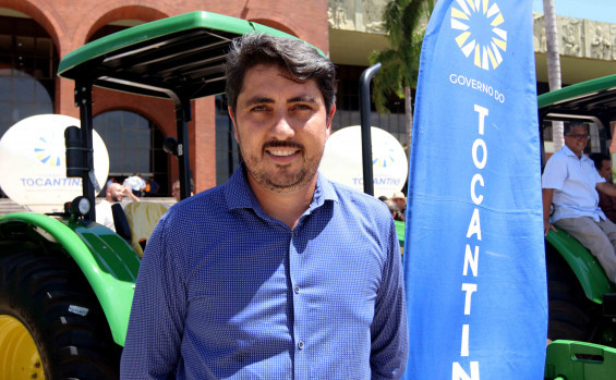 Governador Wanderlei Barbosa entrega tratores para escolas agrícolas e fortalece a qualificação técnica e prática de mais de 1,3 mil estudantes