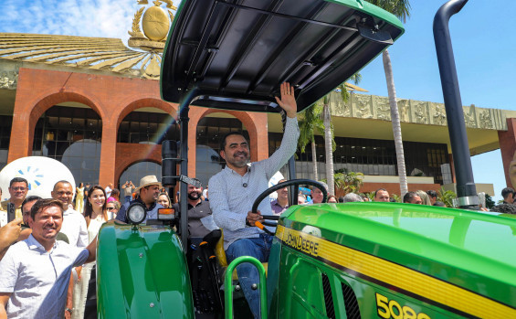 Governador Wanderlei Barbosa entrega tratores para escolas agrícolas e fortalece a qualificação técnica e prática de mais de 1,3 mil estudantes
