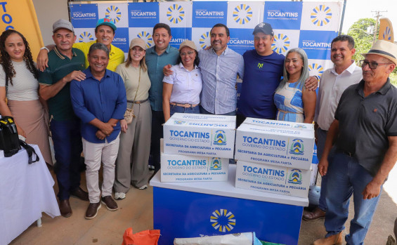 Governador Wanderlei Barbosa entrega sementes do programa Mesa Farta a agricultores familiares de São Félix do Tocantins, no Jalapão