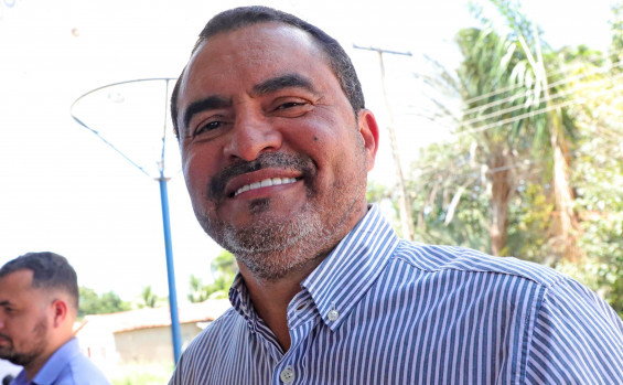 Governador Wanderlei Barbosa entrega sementes do programa Mesa Farta a agricultores familiares de São Félix do Tocantins, no Jalapão