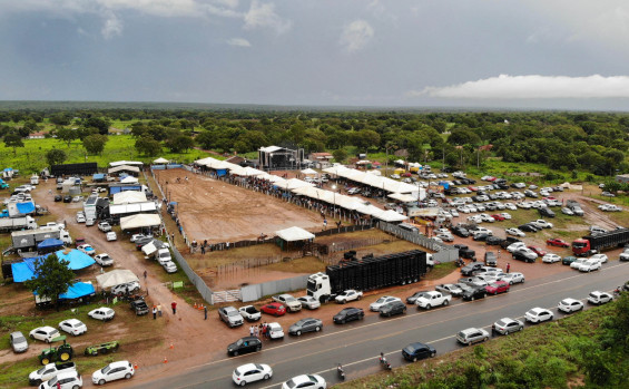 Governador Wanderlei Barbosa prestigia a tradicional vaquejada de Paranã e reforça o valor cultural da festa para a região