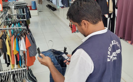 Agência de Metrologia fiscaliza comércio têxtil e orienta consumidores sobre compras de roupas