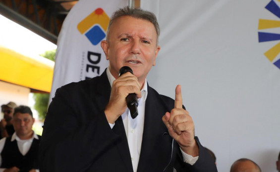 Governador Wanderlei Barbosa recebe licenças ambientais e de instalação da Cidade do Automóvel e do Parque Tecnológico, em Palmas 