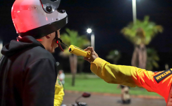 Detran reforça combate à direção sob efeito de álcool com mais de 200 testes do bafômetro