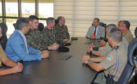 Governo do Tocantins recebe comandante militar do Planalto em audiência institucional
