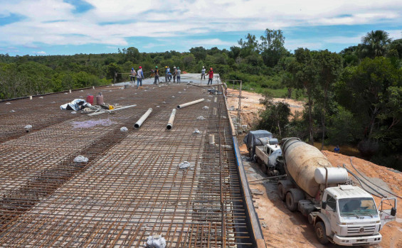 Governo do Tocantins avança nas obras da Ponte Caracol, no Jalapão, com 75% de execução e entrega prevista para abril