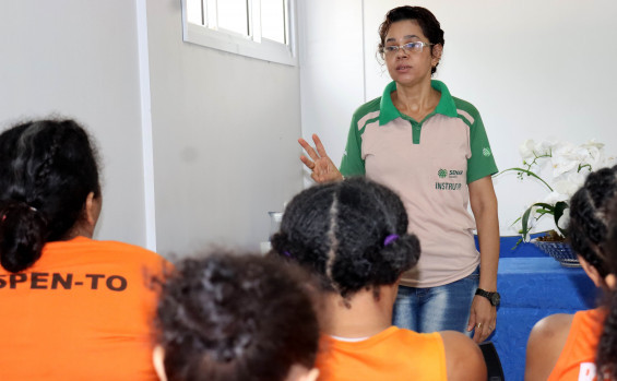 Seciju promove curso de Corte e Costura para custodiadas da Unidade Penal Feminina de Palmas