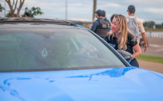 Segurança Pública realiza blitz educativa da Operação Mulher Segura para conscientização contra a violência doméstica em Araguaína