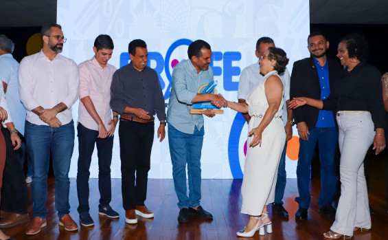 Em Paraíso, governador Wanderlei Barbosa premia escolas estaduais e anuncia mais de R$ 4 milhões para novas obras em Araguacema e Lagoa da Confusão 