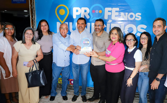 Governo do Tocantins entrega reforma do Colégio Estadual Rachel de Queiroz no valor de mais de R$ 1,7 milhão e premia escolas que se destacaram na educação em Palmas