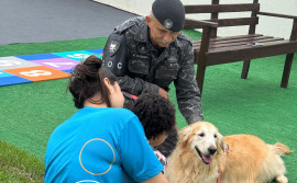 Governo do Tocantins oferece terapia assistida por cães a pacientes do Centro Especializado em Transtorno do Espectro Autista