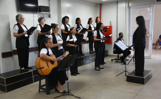 Coral do HGP emociona pacientes com Cantata de Páscoa na ala pediátrica