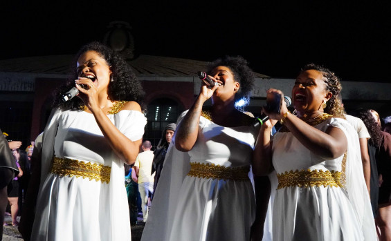 Encenação da Paixão de Cristo emociona público e reúne centenas de pessoas na Praça dos Girassóis em Palmas