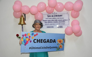 No Dia Mundial do Combate ao Câncer, paciente do Hospital Geral de Palmas toca o sino e celebra cura