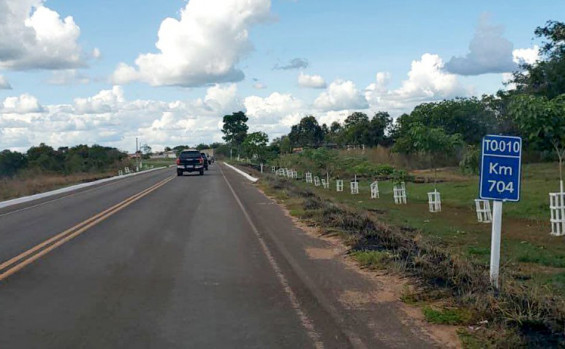 Governador Wanderlei Barbosa assina ordens de serviço para obras do câmpus da Unitins em Augustinópolis e da rodovia TO-010 em Araguatins, nesta quarta-feira, 22