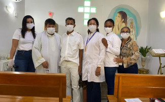 Paciente celebra aniversário com batismo na Capela do HRA e destaca acolhimento humanizado