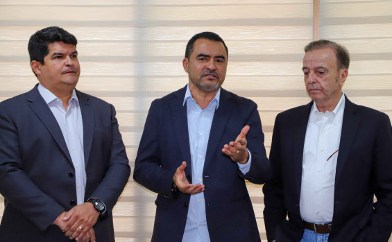 Governador Wanderlei Barbosa assina contrato com Hospital de Amor para ampliar tratamento oncológico em Palmas 