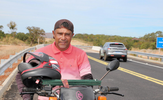 Comerciante de Paranã, Adair José comemora a redução do tempo de deslocamento e externa que pavimentação impacta em melhores condições de trabalho - Antonio Gonçalves/Governo do Tocantins