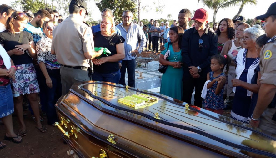 Corpo de soldado morto na Barra é enterrado sob palmas de policiais e  amigos - Sertão em Dia