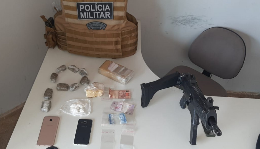 Mulher é Presa Por Policiais Militares Em Natividade Após Denuncias De Moradores Acusada De 2712