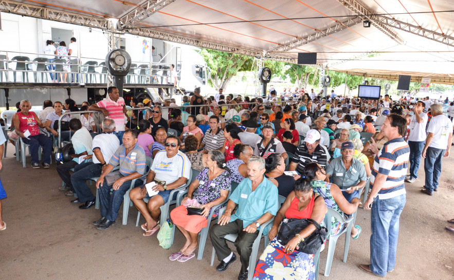 768 pacientes passaram por consultas oftalmológicas no primeiro dia de atendimento das unidades móveis