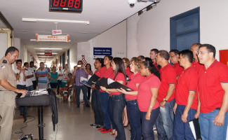 Corais levam alegria e animam hospitais públicos do Estado 
