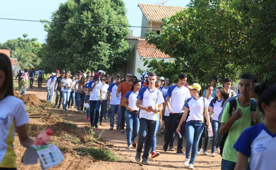 Em Palmas, os alunos conversaram com moradores e distribuíram panfletos