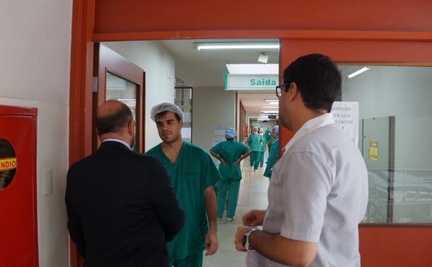 Secretário tem percorrido o hospital e conversado com profissionais
